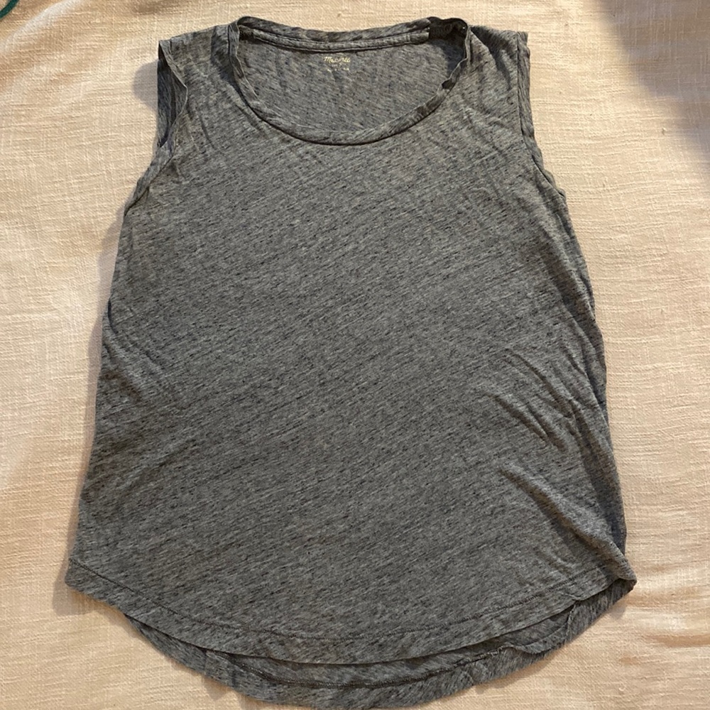 gray tank top